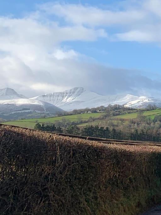 Villa Mountain Views In The Heart Of Brecon Town Exterior foto