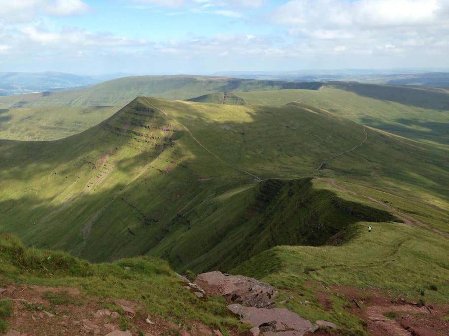 Villa Mountain Views In The Heart Of Brecon Town Exterior foto