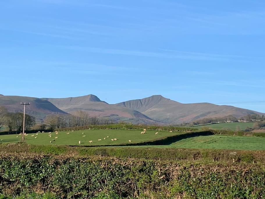 Villa Mountain Views In The Heart Of Brecon Town Exterior foto