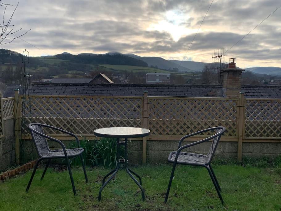 Villa Mountain Views In The Heart Of Brecon Town Exterior foto